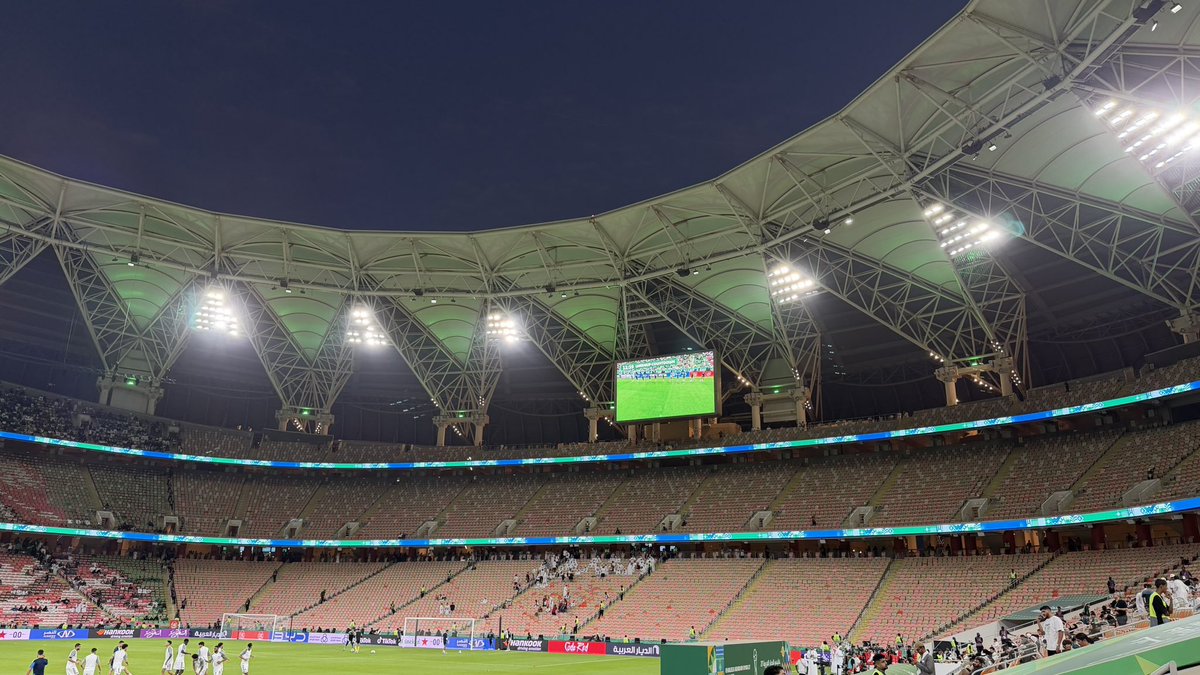 saifcaio's tweet photo. من باب المنافسة وعشان النهائي يكون قد الطموح

ونظرًا للحضور الجماهيري المتواضع جدًا من قبل الاشقاء في السعودية + غالبيتهم متفرجين 

اتمنى تخصيص 50% من المدرج لجمهورنا 🇸🇦🇦🇪 https://t.co/Y2AiDfaj7X
