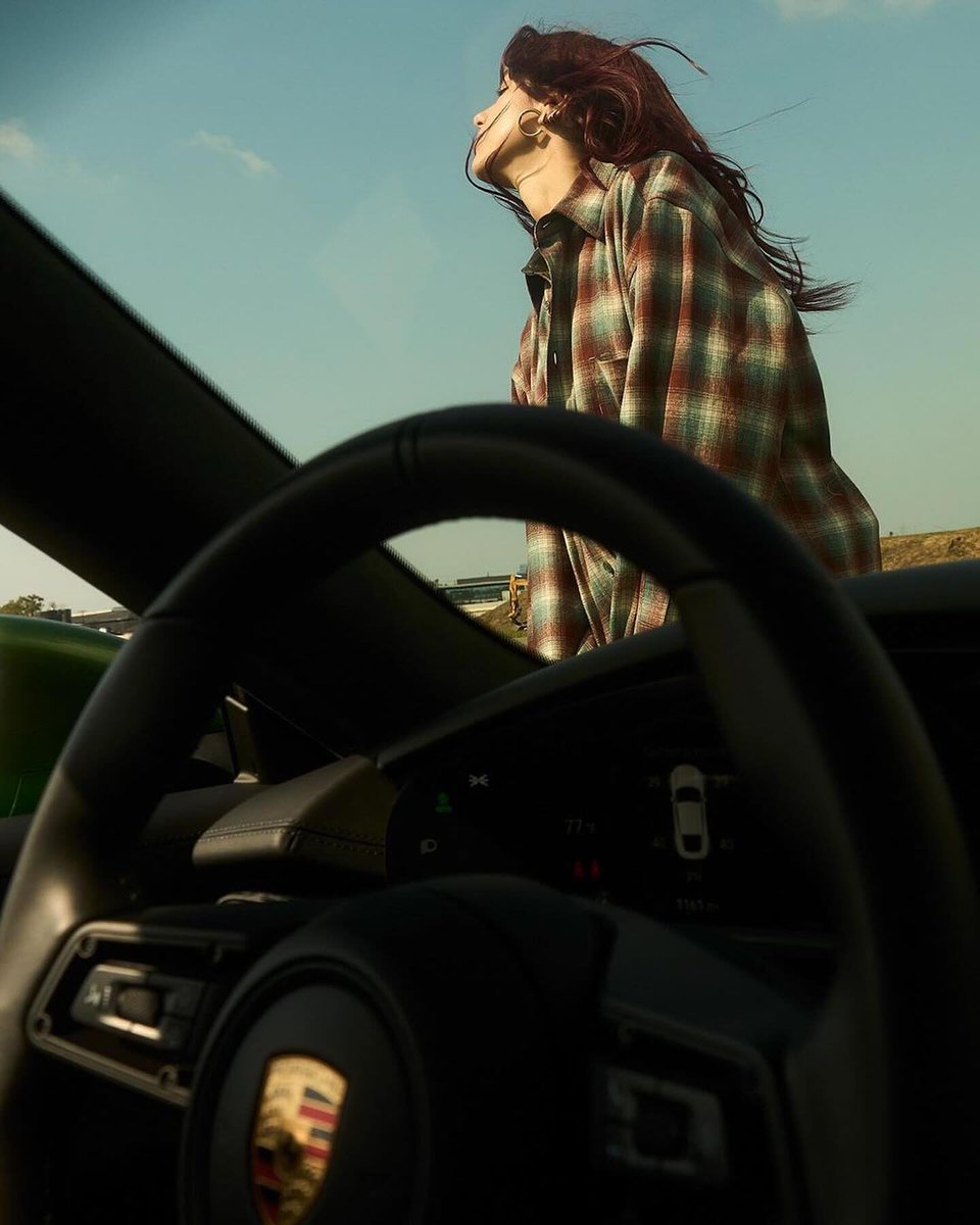 Duai22's tweet photo. Dua Lipa x Porsche https://t.co/aYgsKbRqXf