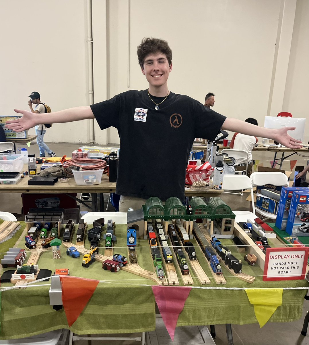 Tomm_Asss's tweet photo. I’m very proud to announce I’m displaying here this weekend at Del Mar‼️

It’s my first time having a whole half table to show off my work and it’s been so special talking to all the people here.

Definitely a memory I’ll never forget♥️ https://t.co/usxLgTPVRH