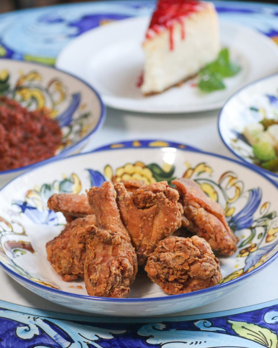 GrottoItalian's tweet photo. Sunday dinner, straight from the Fertitta family recipe book. ❤️🍗

Make it your Sunday tradition. Join us every Sunday from 4–9 PM and reserve your table at the link in bio. 🇮🇹 https://t.co/Q5nm8zMLvM