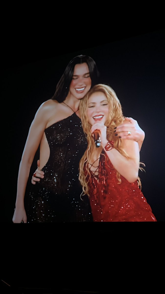 DUAL1PAMEXICO's tweet photo. Dua Lipa con Shakira en cuando cantaron “Antología” ⭐️❤️ https://t.co/DjnJ2I1HTY