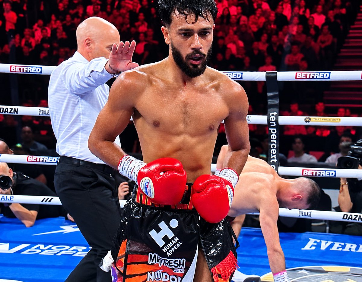 BMERingside's tweet photo. Hamza Uddin becomes British & Commonwealth Flyweight Champion!
Uddin defeated Sean Bruce to claim the British Flyweight Title and the vacant Commonwealth Flyweight Title, remaining undefeated.
#HamzaUddin #Boxing #BritishBoxing #BMERingside https://t.co/j7KFjInbqz