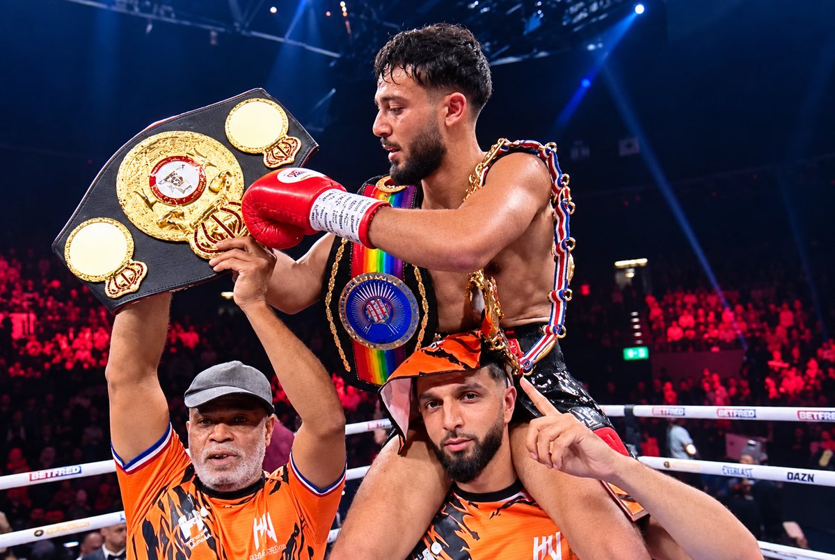 BMERingside's tweet photo. Hamza Uddin becomes British & Commonwealth Flyweight Champion!
Uddin defeated Sean Bruce to claim the British Flyweight Title and the vacant Commonwealth Flyweight Title, remaining undefeated.
#HamzaUddin #Boxing #BritishBoxing #BMERingside https://t.co/j7KFjInbqz