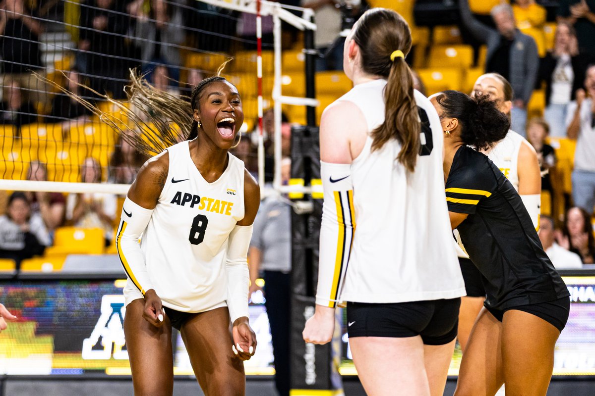 AppStateVB's tweet photo. S5 | App State 12, Coastal 10

Inching closer...

#OverTheTop https://t.co/QNLVT1rOwl