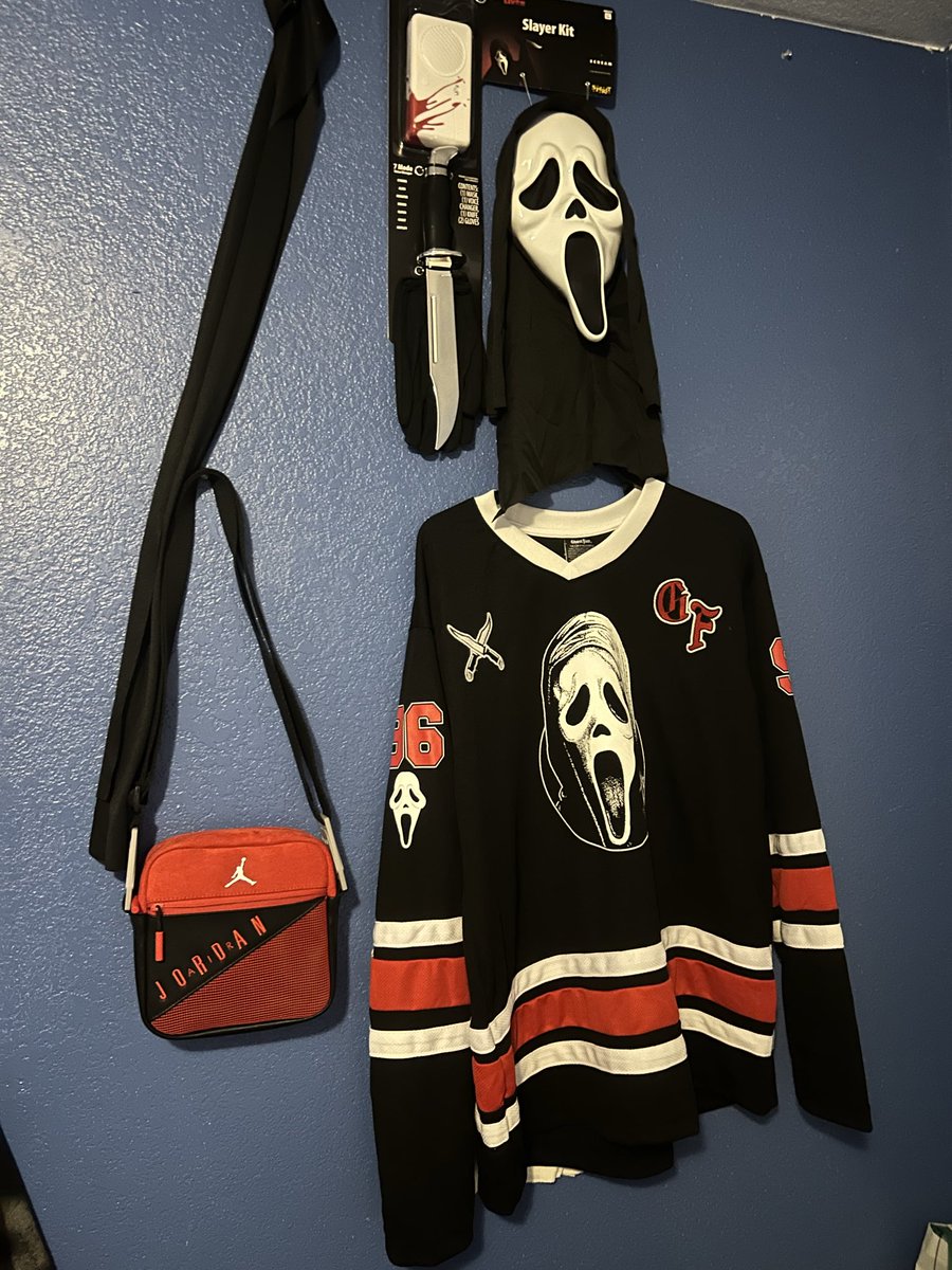 elbarajon777's tweet photo. Ima be the coolest GhostFace ‼️ #31st my Halloween 🎃 gear is almost fully assembled😈 https://t.co/qhA6h4Fi6E