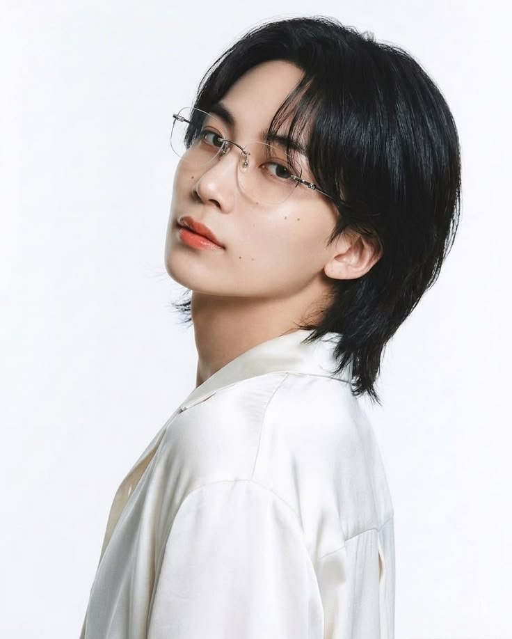 HYBE_Chart's tweet photo. Happy 31st birthday to JEONGHAN of SEVENTEEN! https://t.co/XZH64EaBOV