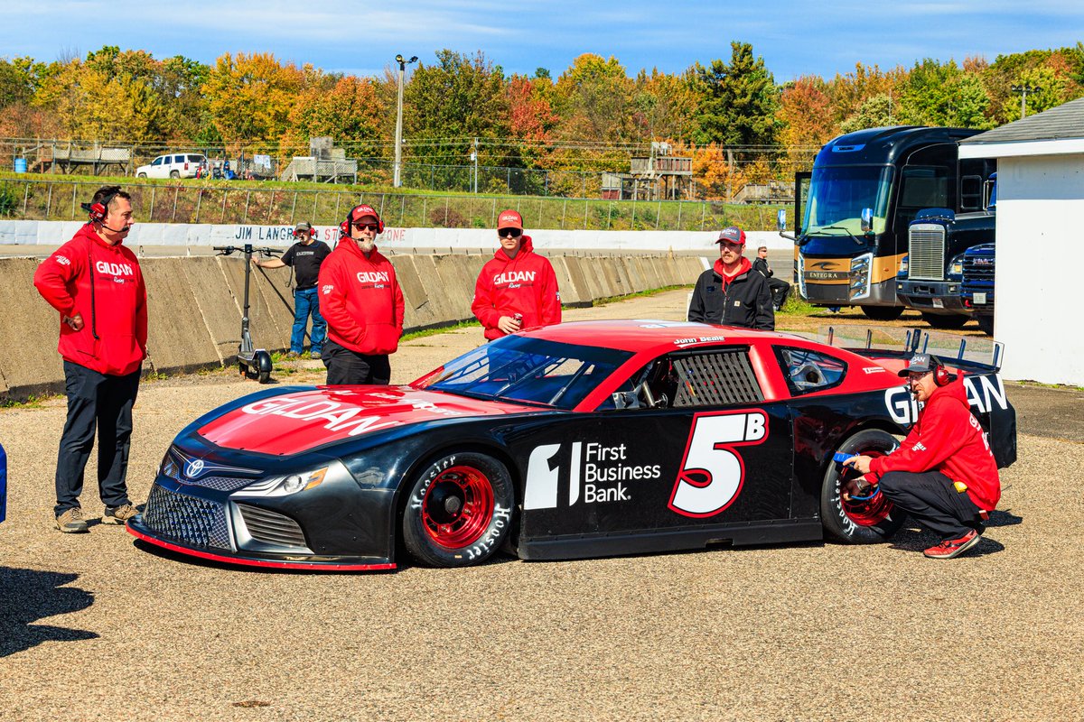 BealeRacingcom's tweet photo. John Beale starts on the outside front row for the final @TUNDRAslms race, the Chili Implement Fall Shootout at Marshfield Motor Speedway. #GildanRacing #TUNDRA https://t.co/QuU9tpWRpA
