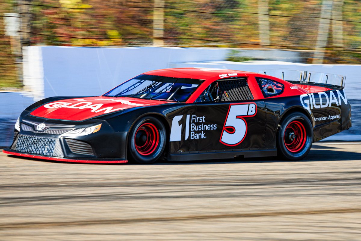 BealeRacingcom's tweet photo. John Beale starts on the outside front row for the final @TUNDRAslms race, the Chili Implement Fall Shootout at Marshfield Motor Speedway. #GildanRacing #TUNDRA https://t.co/QuU9tpWRpA