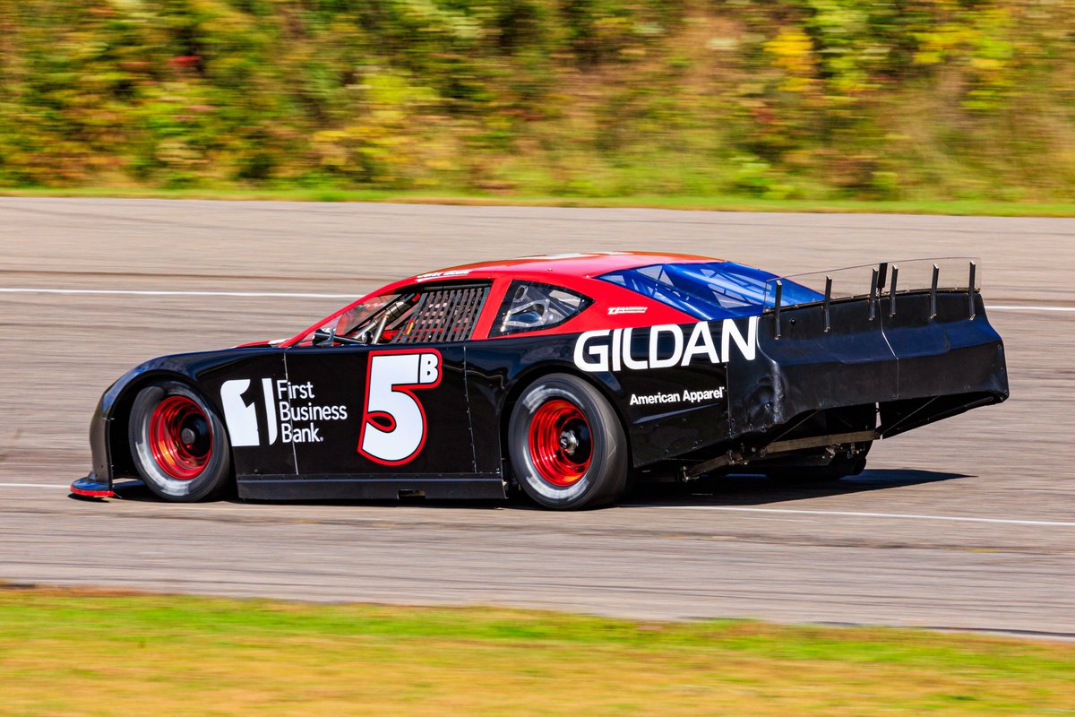 BealeRacingcom's tweet photo. John Beale starts on the outside front row for the final @TUNDRAslms race, the Chili Implement Fall Shootout at Marshfield Motor Speedway. #GildanRacing #TUNDRA https://t.co/QuU9tpWRpA