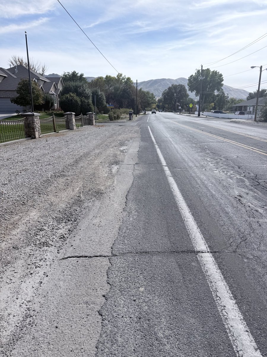 chiefkevinbrady's tweet photo. @drapercity So, Draper has the money for these kinds of holiday boondoggles (Halloween &amp; Christmas) but Fort Street still doesn’t have 100% sidewalks.  How many more years of taxes must citizens pay for before we actually see sidewalks on major thoroughfares??? https://t.co/NVV48FlAyJ