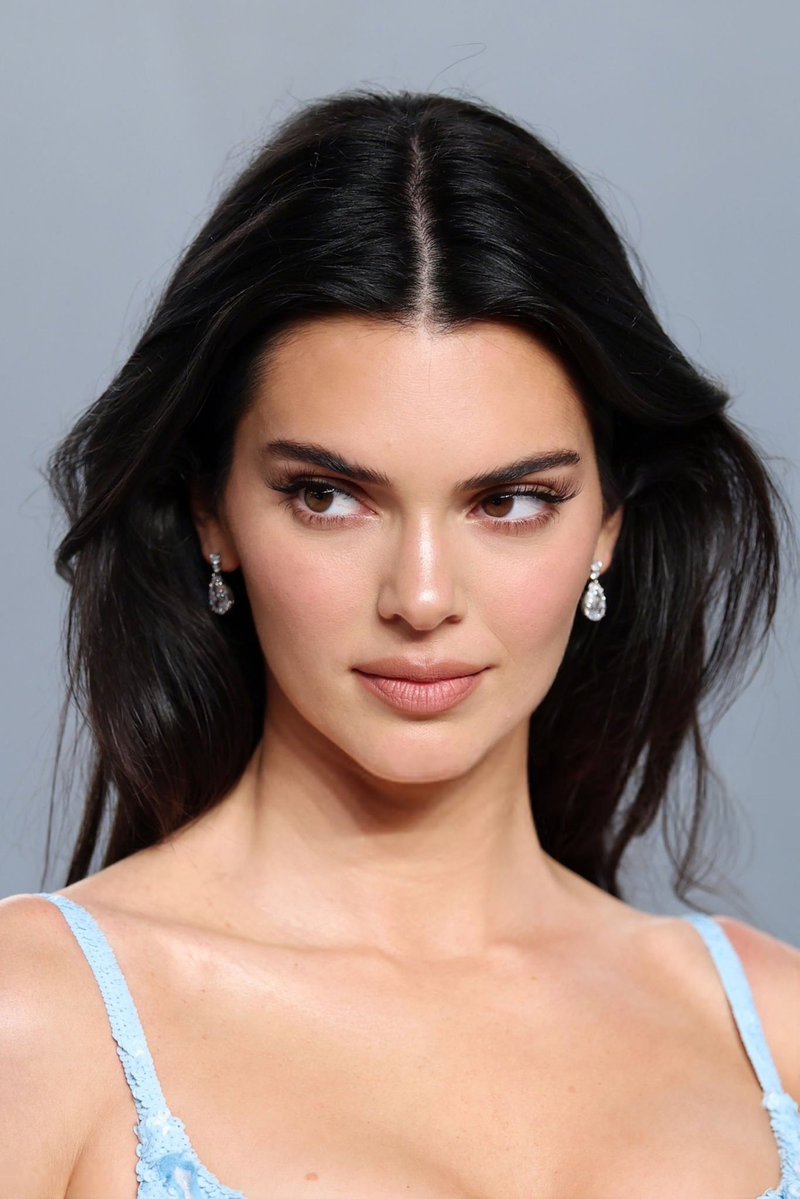 popbuzzz_'s tweet photo. Kendall Jenner is a living proof that some face card never declines. https://t.co/CzCRyMYfvJ