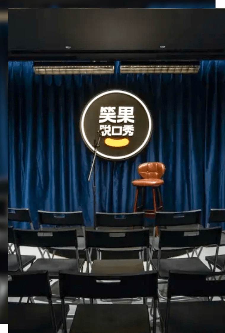 PresleyLintnaf's tweet photo. En el show de stand-up de hoy, le conté al público que mi gato me critica más que mi jefe. Se rieron hasta llorar! #ComediaEnVivo https://t.co/VPbdyAAqa7
