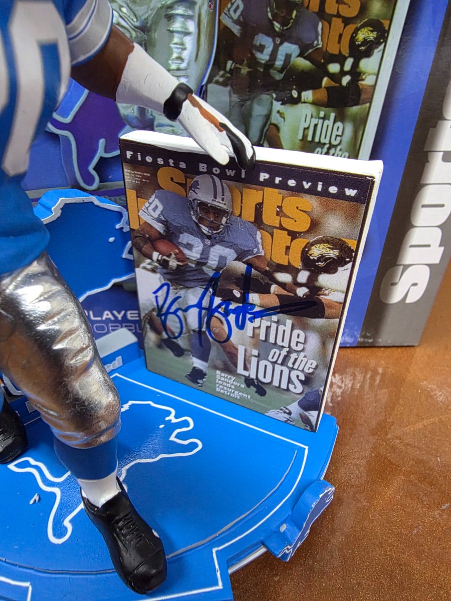 BarrySanders's tweet photo. OK @Lions fans - let's get #roaring for this weekend!

Here's a chance to win a limited edition @FOCOusa @SInow #PrideOfTheLions cover bobble - signed by yours truly!

Here is what you have to do:

1) Follow Us and like this post
2) Repost and tag your choice for who will score first for the @Lions tomorrow?

#Winner selected at Random

Good Luck!  Let's Go!