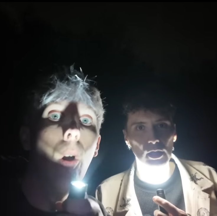 edensnotonfire's tweet photo. from hunting lantern men to literal dracula at his castle…….. they grow up too fast (they werent ready for this) https://t.co/19pAtswyLk