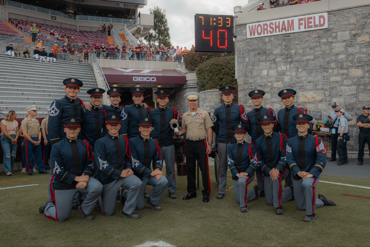 CMC_MarineCorps's tweet photo. Last night at Virginia Tech, I had the honor of rendering the First Salute and presenting the Commandant’s Trophy to two @VTCorpsofCadets who were top candidates at OCS this summer. These cadets represent the next generation of leaders who will serve the Nation and lead Marines. https://t.co/FUea5GUT4V