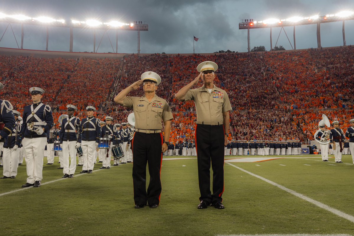 CMC_MarineCorps's tweet photo. Last night at Virginia Tech, I had the honor of rendering the First Salute and presenting the Commandant’s Trophy to two @VTCorpsofCadets who were top candidates at OCS this summer. These cadets represent the next generation of leaders who will serve the Nation and lead Marines. https://t.co/FUea5GUT4V