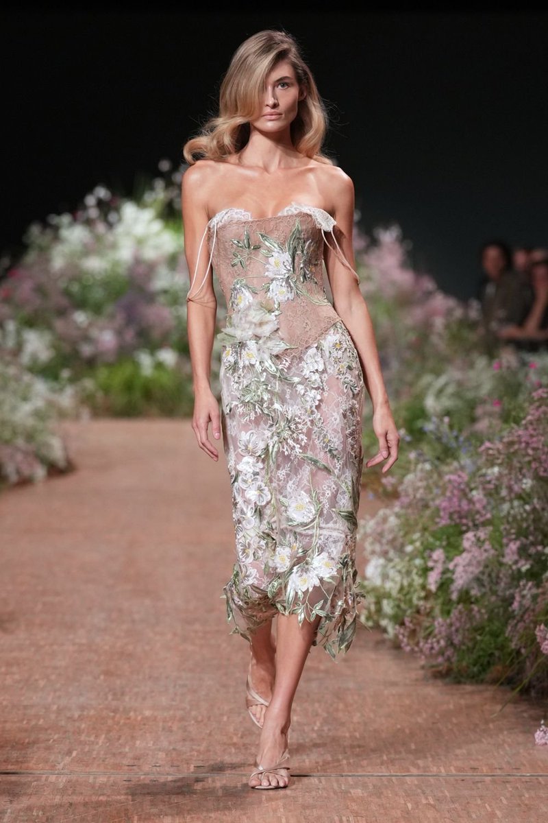 hautesiren's tweet photo. sooo in love with elie saab ss27 ˚˖𓍢ִ໋❀ https://t.co/8WhNGGo6RU