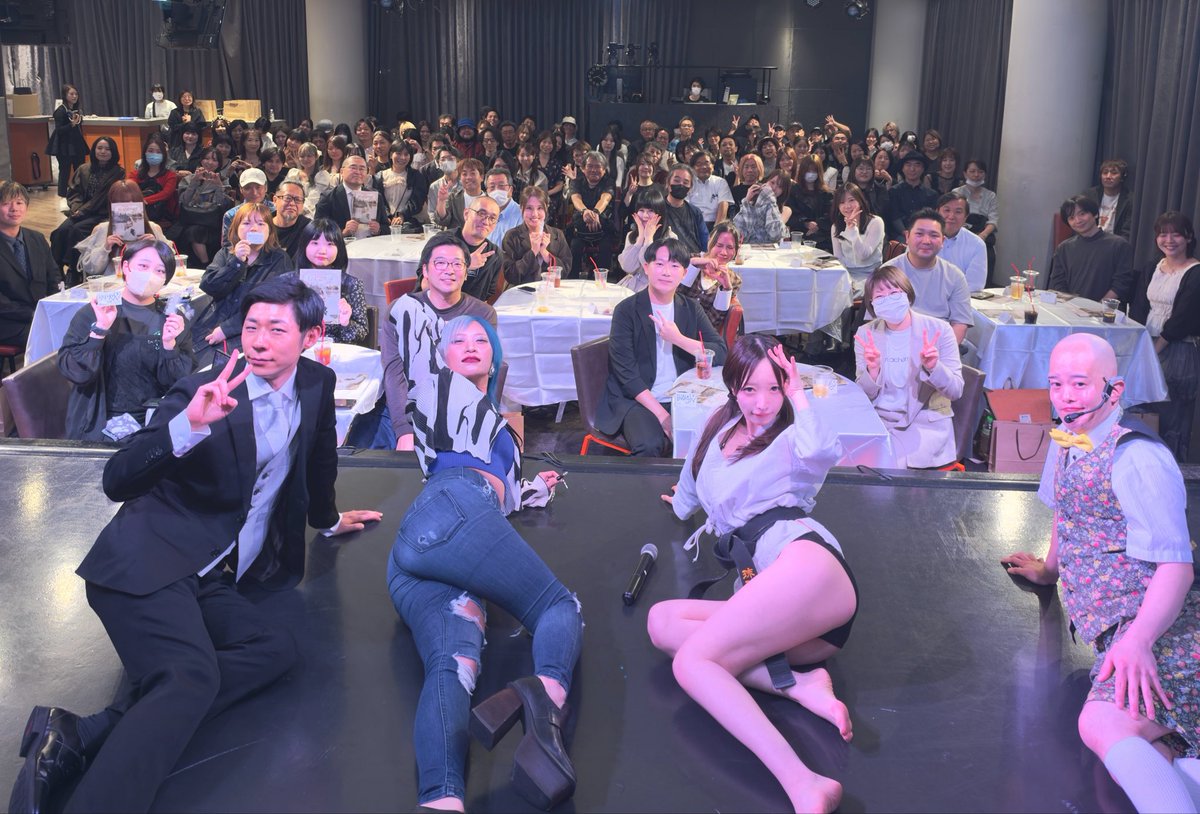 airishimizu's tweet photo. 清水あいり初単独ライブ
「独り結婚披露宴」
お越しいただいた皆様
本当にありがとうございました。

あんなに温かくて心から楽しくて
幸せな時間になったのは
あの会場で一緒に楽しんでくださった皆様
そして司会の森本しんたろうさん、友人代表ぱーてぃーちゃん信子、姉役の素晴らしき人生りょうちゃん、まさかの客席からも突っ込みを入れてくださった上田晋也さん、たくさん準備してくださったスタッフの皆様、マネージャーさんたちのおかげです。
あの時間を、独り結婚披露宴を
一緒に作ってくれて、本当にありがとう。

何を血迷ったのか
「清水あいりで単独ライブをやりたい」と
おっしゃってくださったスタッフの皆様
実現させてくれて
本当にありがとうございます涙
まさか本当にやらせていただける日がくるとは
思ってもいませんでした。

まだまだ未熟ですが
またいつか開催できますよう頑張ります
皆様のおかげで
今日は忘れられない大切な一日になりました
心からありがとう。