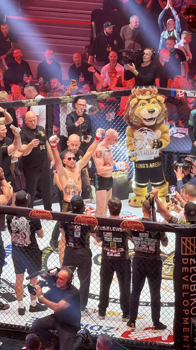 lksfans1908's tweet photo. 2:0! Wątpliwości nie było, „Kisiel” lepszy na pełnym dystansie! 🔥 https://t.co/M5IJcNf6SO