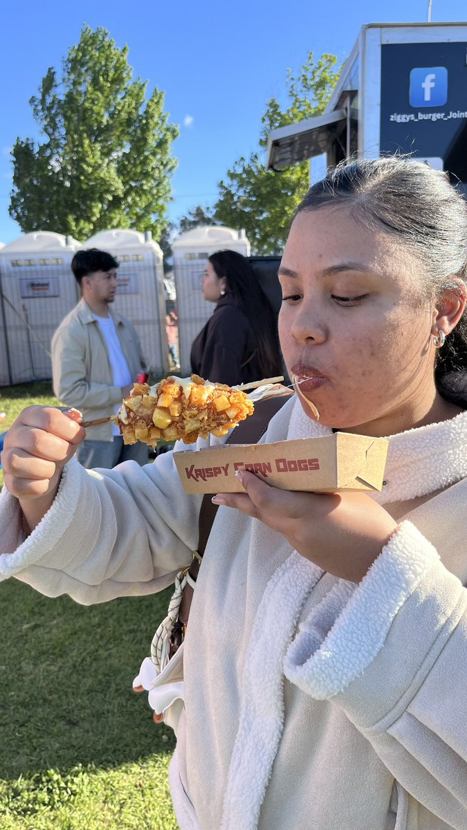 JadeJMA1's tweet photo. Was a crazy day getting a lot of money drained from my wallet , but at least I got to eat corn dogs and be outside with @JadeVanwyk6 🥵

The day was funded by @VestExchange ! 

Let’s run it up! 
If you want 5% OFF on your next account , use code JMA

JMA 
https://t.co/M8YFuNOr3m