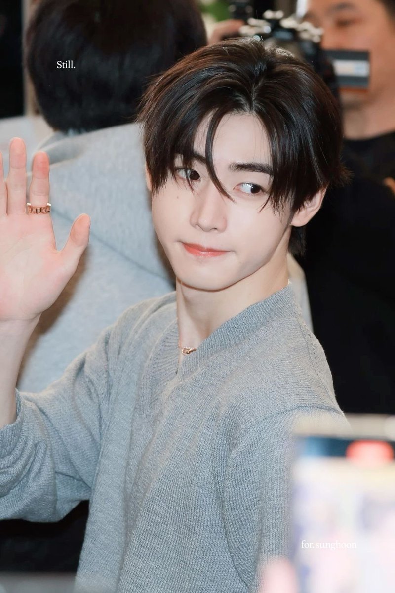 heybaekgu's tweet photo. Grey sweater Sunghoon, you will always be famous #성훈 #SUNGHOON https://t.co/Z2Fxfcwceo