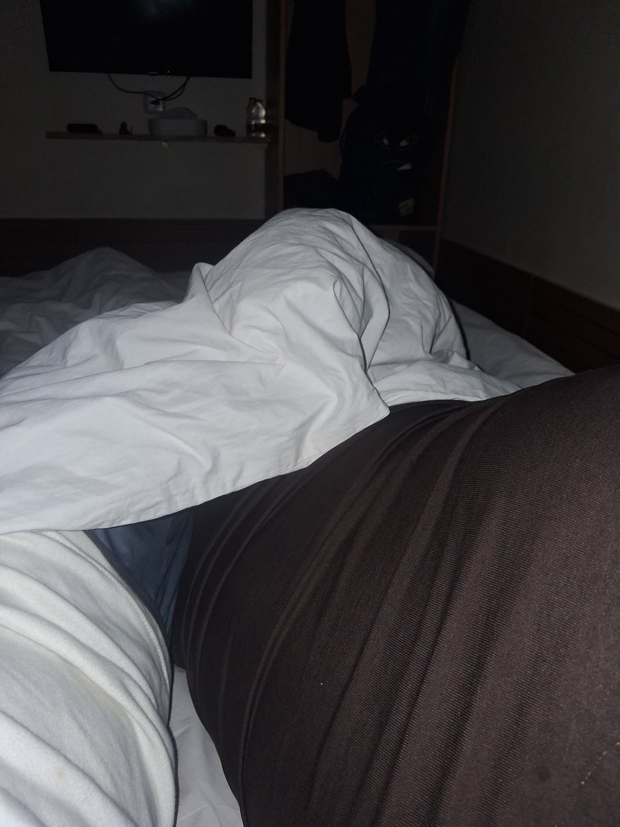 ZEEVANNN's tweet photo. Cuddel aja sama @BiGtOoLteler https://t.co/SfeoAexRQq