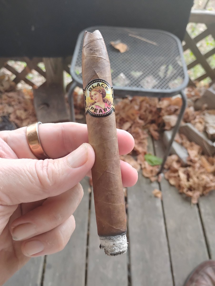 mobarbq's tweet photo. Now Smoking: La Perla Habana Black Pearl Morado Belicoso. #cigars #lph #AfricanCameroonWrapper https://t.co/E6NcCFvZm6