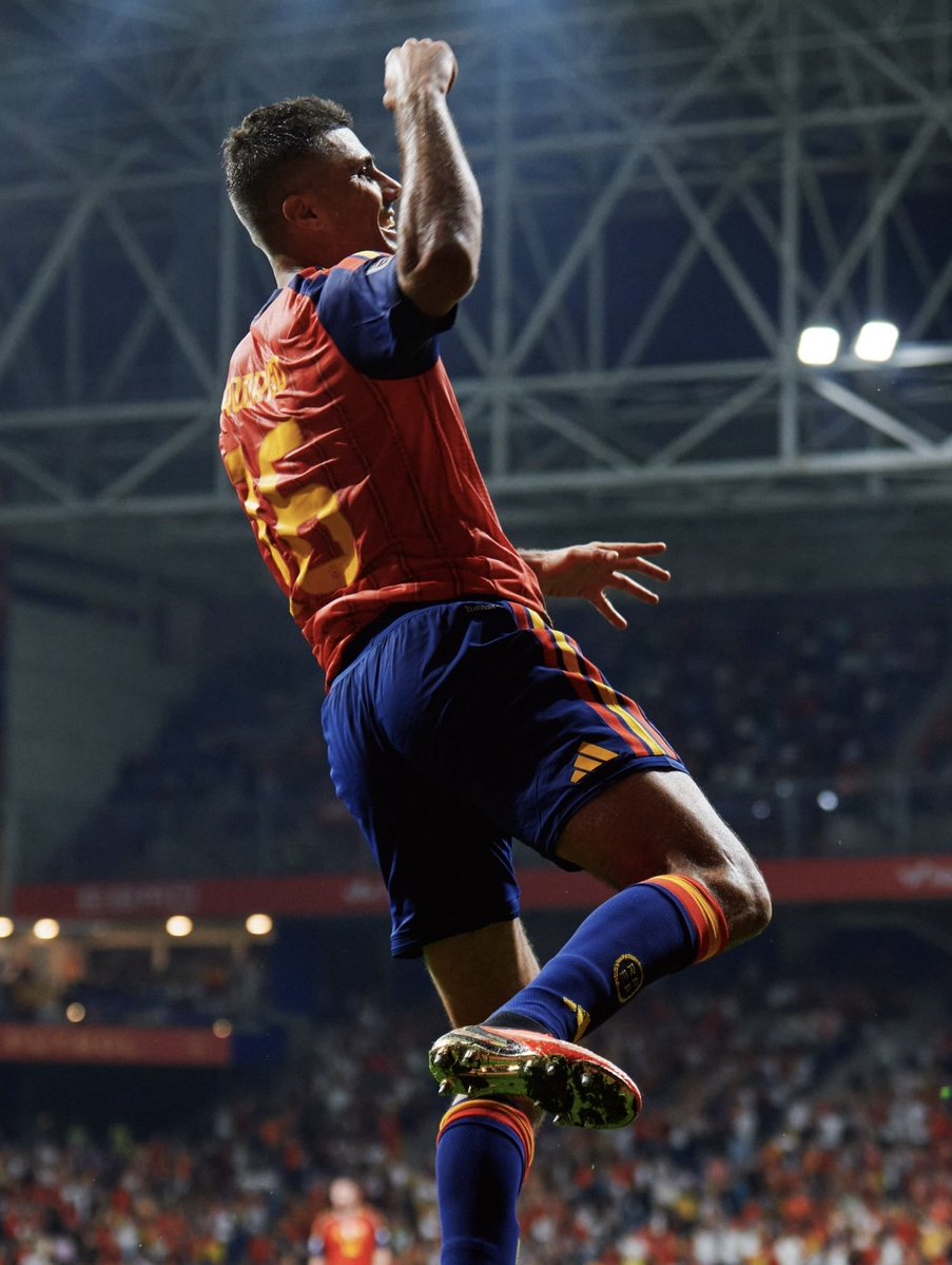 FCBarcelona's tweet photo. ⚽ Lamine, Olmo, Rodri, Pedri and Fermín featured in Spain’s 3-1 win over the Czech Republic. Lamine and Rodri scored, while Olmo provided an assist.

📸 @sefutbol https://t.co/gYUZ4DvzKe