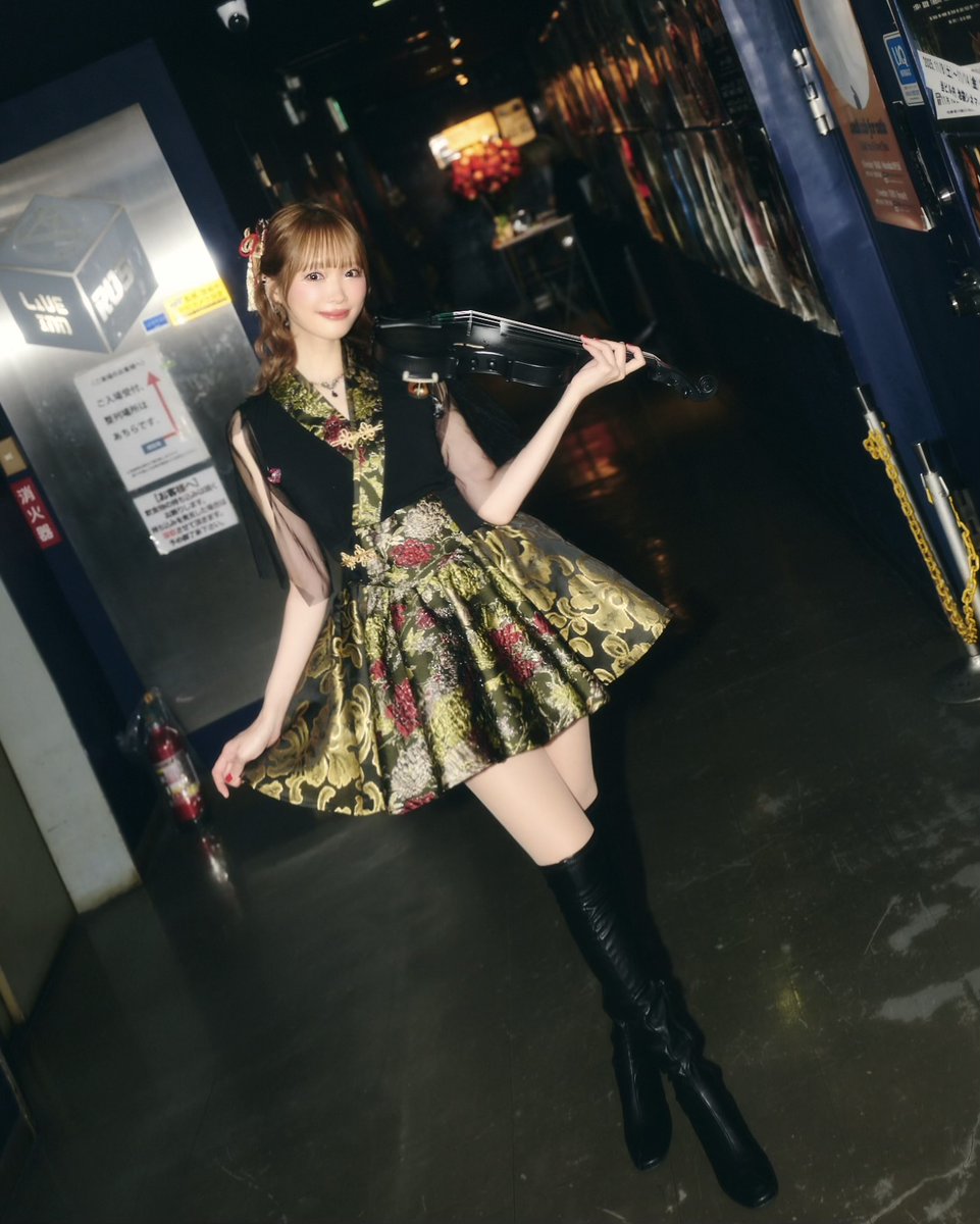 violin_rio's tweet photo. おはようございます☀️

ライブ映像販売は本日まで〜🎻🖤 https://t.co/rS0oOqFnET
