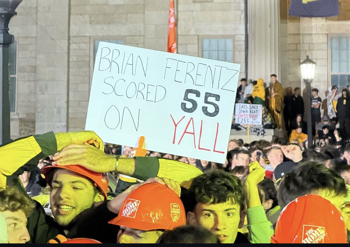 Fgomike's tweet photo. @IowaSam99 pretty good Game Day sign https://t.co/3vZici76DI