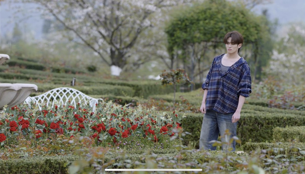 shoguunn's tweet photo. รับเปาเป่ยไปทำสวนที่บ้านสักคนไหมครับ 🪏💐

#NOTYOURSTheSeries
#NotYoursEP2 https://t.co/2ZOggz7rHa