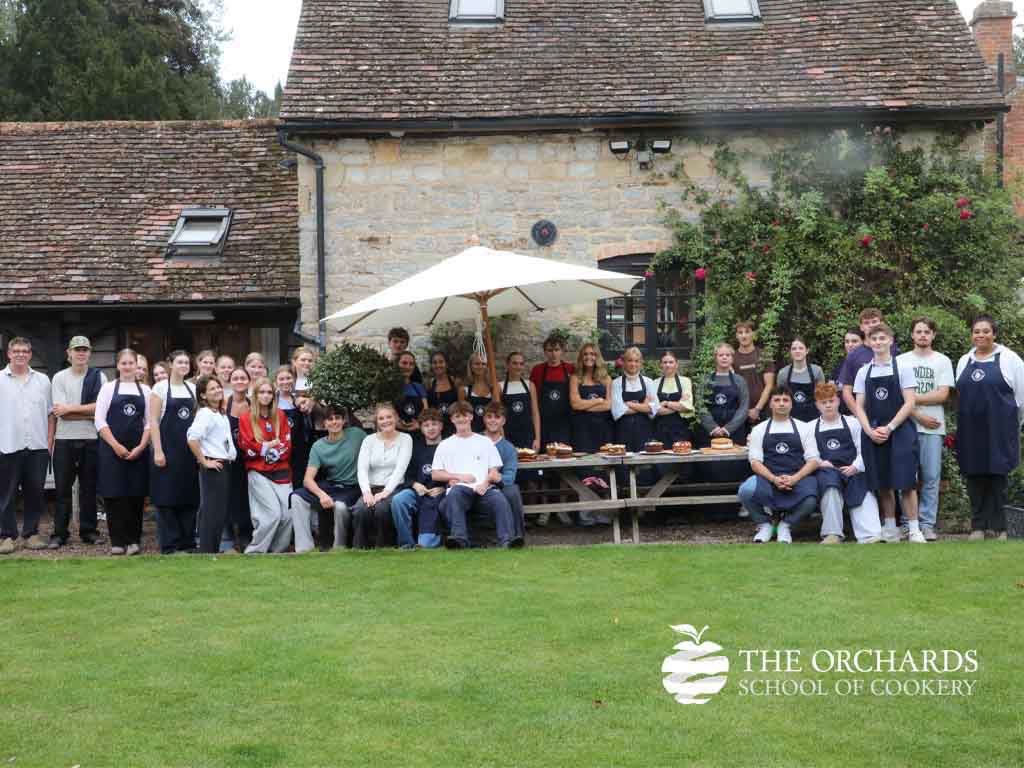 OrchardsCookery's tweet photo. They came, they baked, they conquered! 🏆 Our Chalet Cooks proved they were very talented bakers and made some brilliant cakes! 🍰😍 https://t.co/3lPsq0kTZv