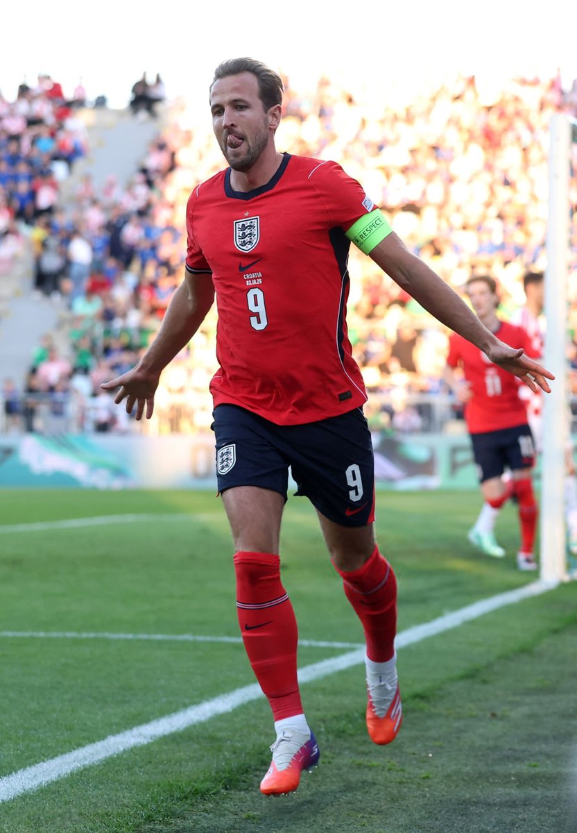 TouchlineX's tweet photo. 92 G/A since the start of the 2025/26 season.

82 goals and 10 assists, this is NOT NORMAL! 😳 https://t.co/AXBmIheNiG