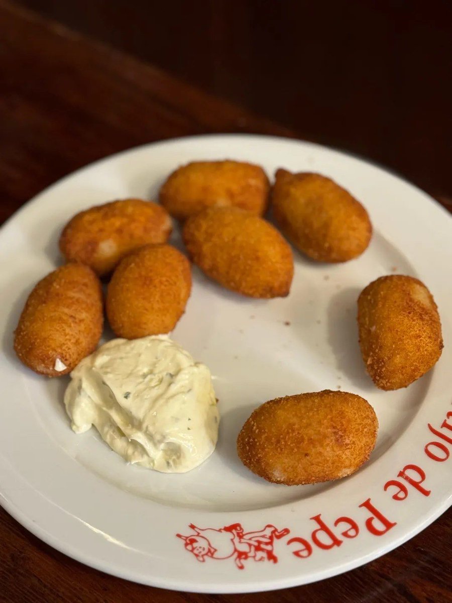 PresleyGaycn's tweet photo. Una explosión de sabor en este pequeo bar de tapas! El pulpo a la gallega es cremoso, jugoso y con el toque justo de pimentón. Volveré sin duda!， https://t.co/NSUrAvizqO
