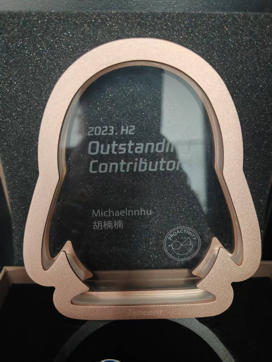 Michael_AI_Hu's tweet photo. 重新介绍一下自己，我叫胡楠楠 Michael Hu。

在华为、腾讯做了十多年技术，拿过华为“金牌个人”，也做过资深架构师和解决方案专家。以前觉得，能把一个复杂系统做好，已经很了不起了。

现在想再往前走一步。

从软件走向软硬件一体，从解决方案走向全栈，从打工走向创业。我和伙伴一起创办了 https://t.co/0RvZ56x20N，担任 CTO，也到一线做 FDE。

最重要的决定只有一个，ALL IN AI。

这次不只想把方案讲明白，还想看着它变成一件真正有人拿起来、愿意天天用的产品。兴奋是真的，心里没底的时候也是真的。接下来就在这里记录这段路。

做 AI、做硬件、正在考虑转身的朋友，认识一下。