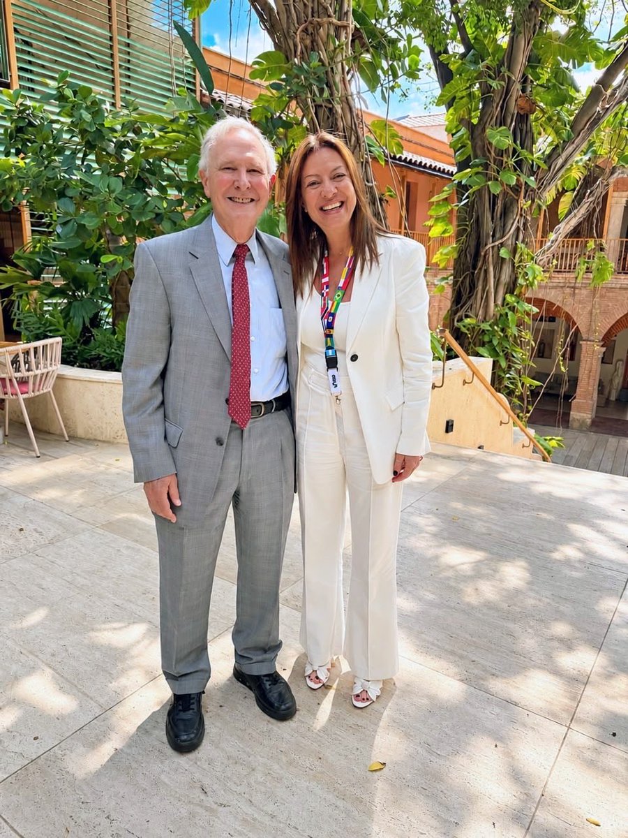 SPettovelloOK's tweet photo. La ministra de Capital Humano, Sandra Pettovello, participó de la presentación magistral “El costo de la inacción”, a cargo de Eric Hanushek, economista especializado en educación, profesor e investigador principal de la Institución Hoover de la Universidad de Stanford.

Durante la exposición se abordó la importancia de invertir en habilidades fundamentales, como la lectura y la matemática, y las consecuencias de no hacerlo para el crecimiento económico y el desarrollo de los países de la región.
@JMilei
