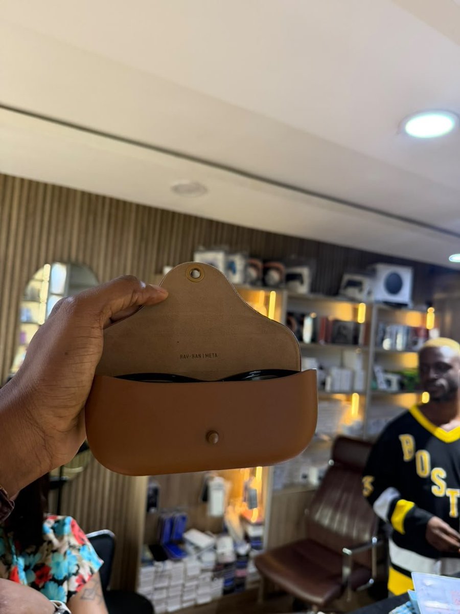 arigadgetsng's tweet photo. Open box very neat rayban meta glasses 
450k https://t.co/0F3gp7h6WT