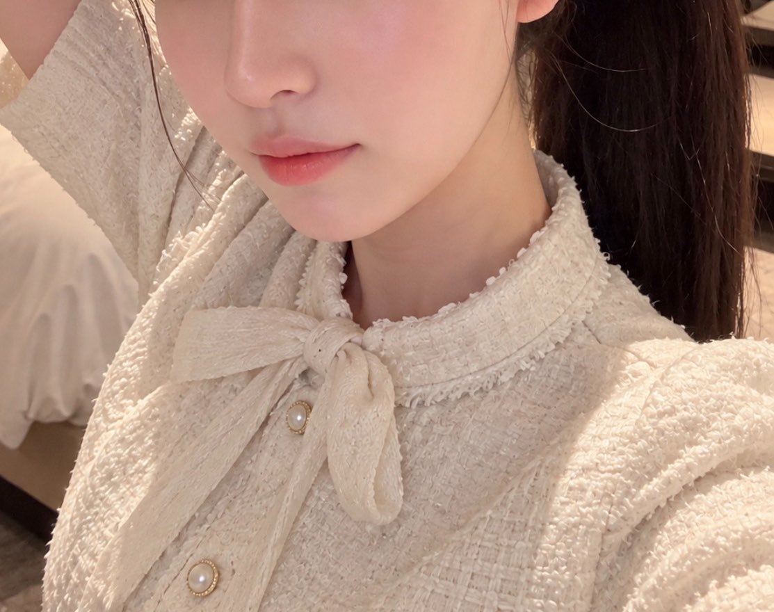 服無さすぎて自撮りした後、チャッピーに服と背景変えてもらってる😅 https://t.co/Zh8SE18kdc