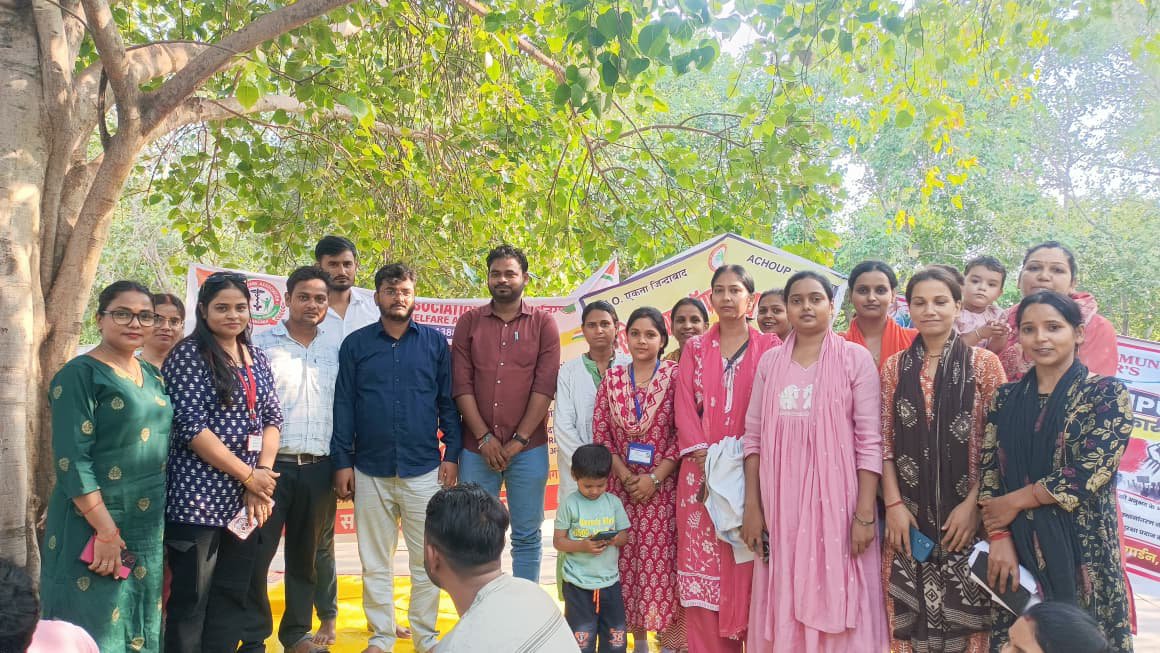 Arjun45855Arjun's tweet photo. 17,000 UP CHO आज भी ईको गार्डन में धरने पर हैं। दूसरों का इलाज करने वाले CHO खुद अपने हक़ के लिए संघर्ष को मजबूर हैं। अब आश्वासन नहीं, 6 सूत्रीय मांगों पर ठोस निर्णय चाहिए।
@myogiadityanath @narendramodi @brajeshpathakup
#CHOधरना #UPCHO #NHM https://t.co/3h4f8Mk94m