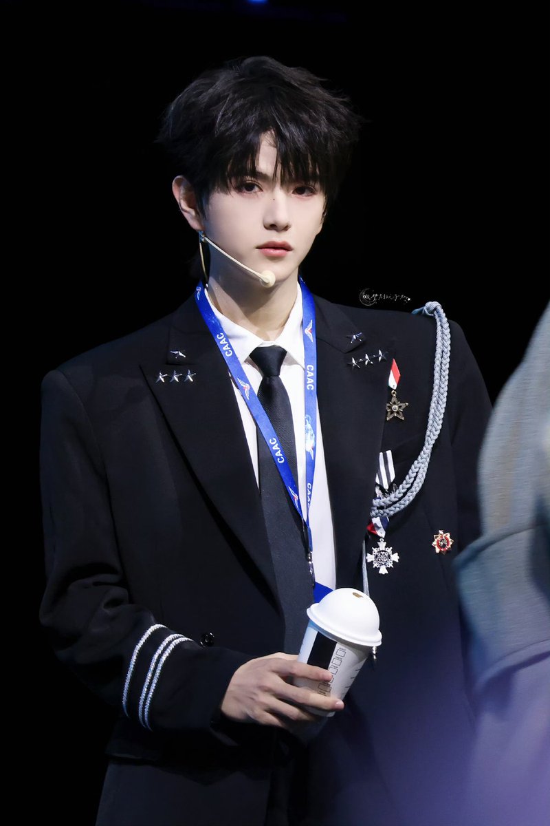 bluepeach95's tweet photo. Beneran muka dia kayak boneka bgt, emang ga salah pada bilang dia kayak boneka😭

Calling Aylio with love
#AylioXHK2026 #Aylio #政瞳 https://t.co/lep7cpVW6N