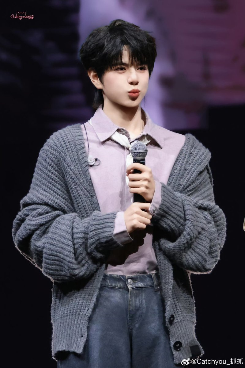 bluepeach95's tweet photo. Beneran muka dia kayak boneka bgt, emang ga salah pada bilang dia kayak boneka😭

Calling Aylio with love
#AylioXHK2026 #Aylio #政瞳 https://t.co/lep7cpVW6N