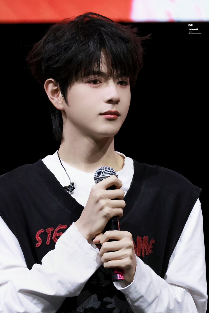 bluepeach95's tweet photo. Beneran muka dia kayak boneka bgt, emang ga salah pada bilang dia kayak boneka😭

Calling Aylio with love
#AylioXHK2026 #Aylio #政瞳 https://t.co/lep7cpVW6N