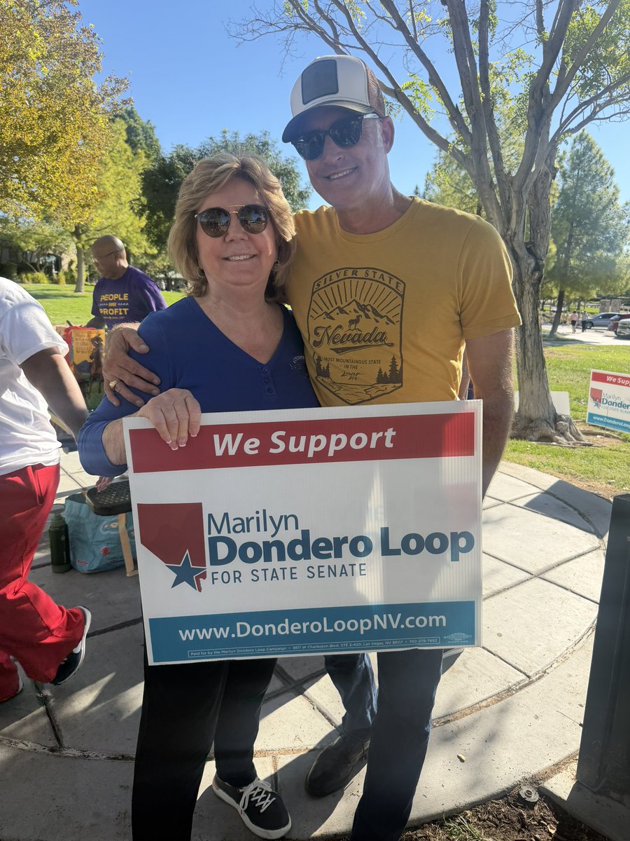 ExtraAdmin's tweet photo. My husband @Michaelcrawfor4 got to see his favorite kindergarten teacher! ❤️ @donderoloopnv https://t.co/M9J2v32qOR