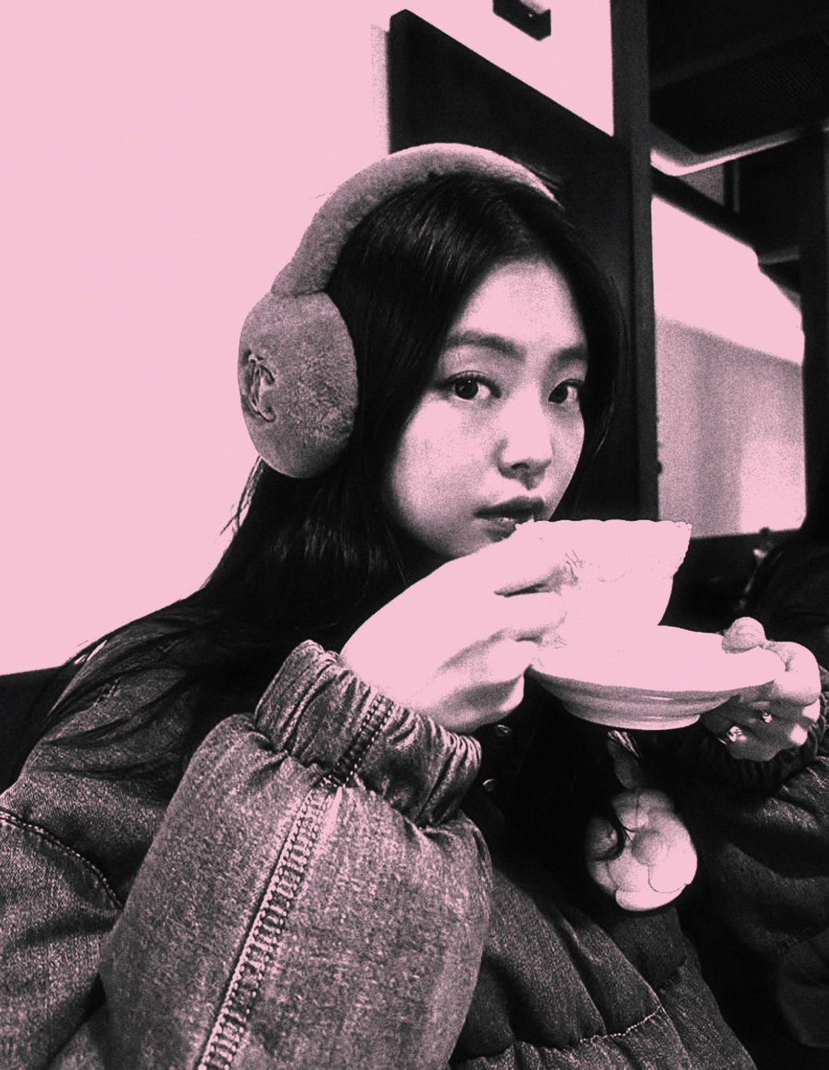dewwvil's tweet photo. ⠀⠀
⠀ ── 커피 한잔하기에 언제나 좋은 시간이죠. ☕ ⋆
⠀⠀ https://t.co/e37XGKpRfn