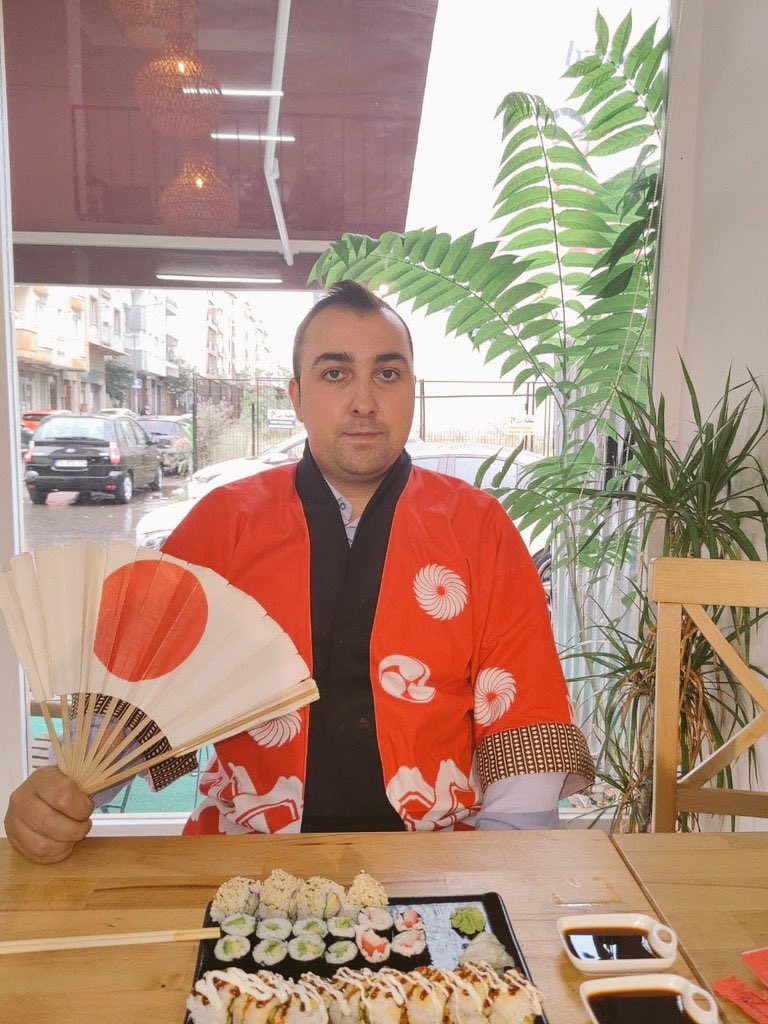 naziwosthasos's tweet photo. Ust uste 2 gun dardanelin tokyo mix sushisinden yiyince https://t.co/MGDxU4KTVy
