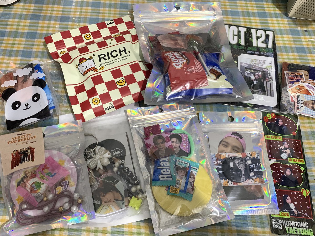 sugarringnin's tweet photo. thank u for the cute freebies kakakkk kakakkk...@lovlyjsuh @ryol.iu sedih banyak yg ga ada nanya BUT THANKKK U SO MUCH..🫶🏻💗🥹 https://t.co/j3bywQyz17