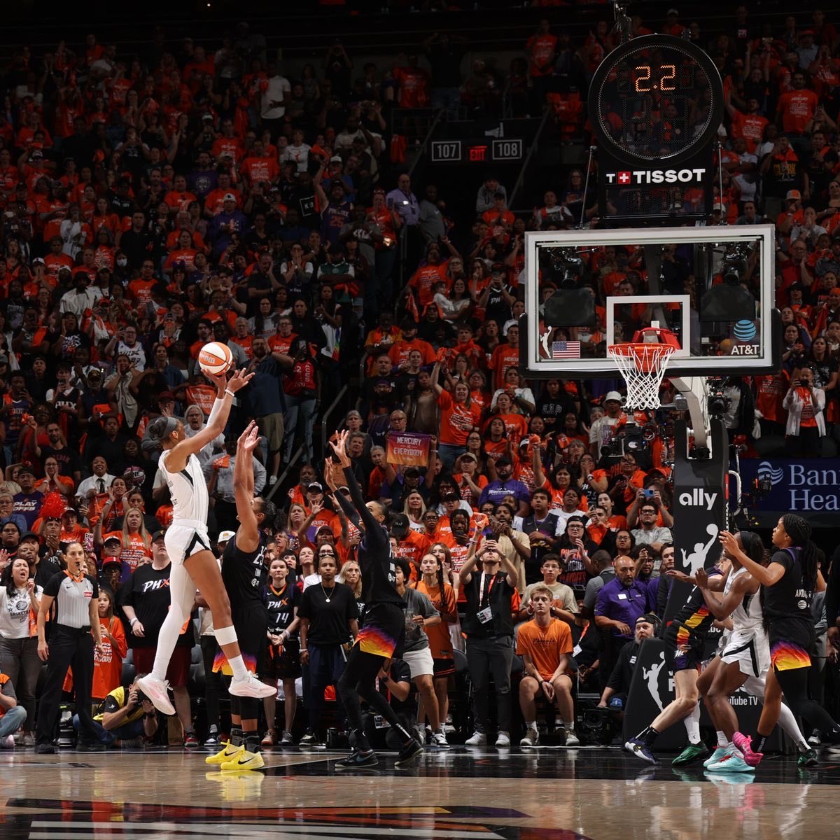 chloisball's tweet photo. A’ja Wilson 🤝 a legendary aura photo in the playoffs https://t.co/efmQggxtxD