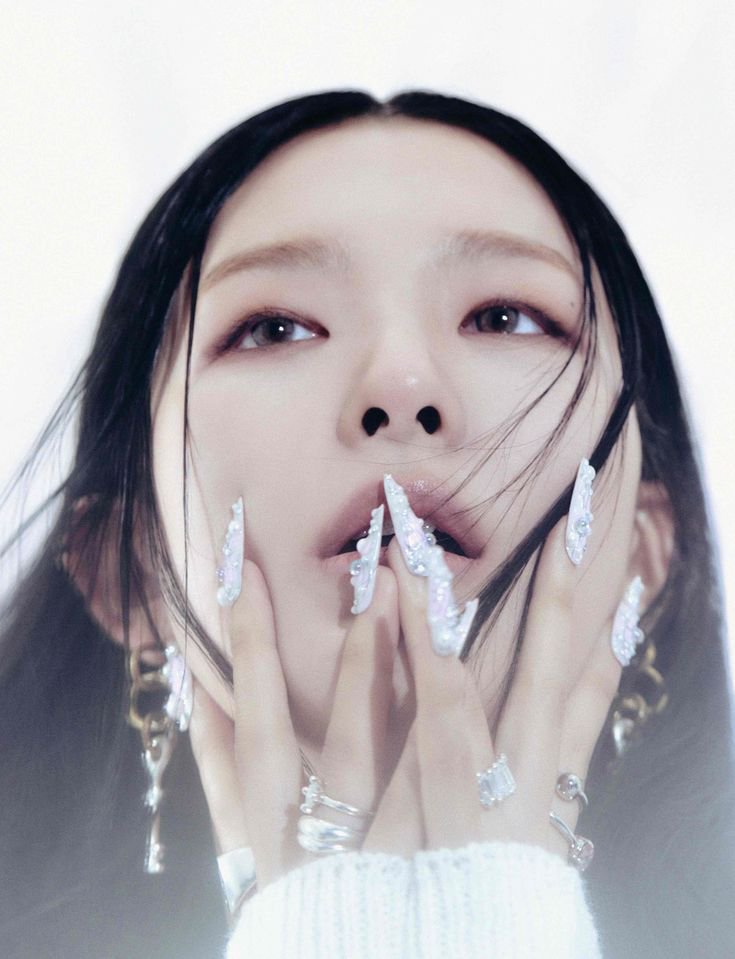 revenator329's tweet photo. "Good and evil people are not clearly distinguished. Good and evil coexist within one person. Even if one seems good, greed and temptation always exist together inside. We simply try to resist from being captivated by evil."

- Seulgi, 28 Reasons (2022) https://t.co/Hjz7sQYNEy