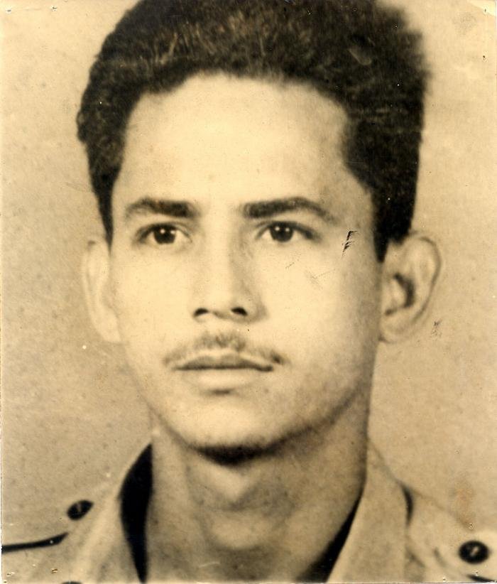 DrRobertoMOjeda's tweet photo. Evocamos al alfabetizador Delfín Sen Cedré, un día como hoy hace 65 años fue asesinado por bandas contrarrevolucionarias por el "delito" de enseñar a leer y escribir a campesinos humildes como él. Cuando lo ahorcaron sólo tenía 25 años. #CubaViveEnSuHistoria https://t.co/bktTc90aLg