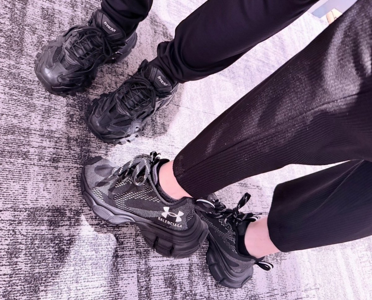 laisnunes5's tweet photo. Balenciaga, where fashion meets bold expression. https://t.co/WZAv0eP0QL